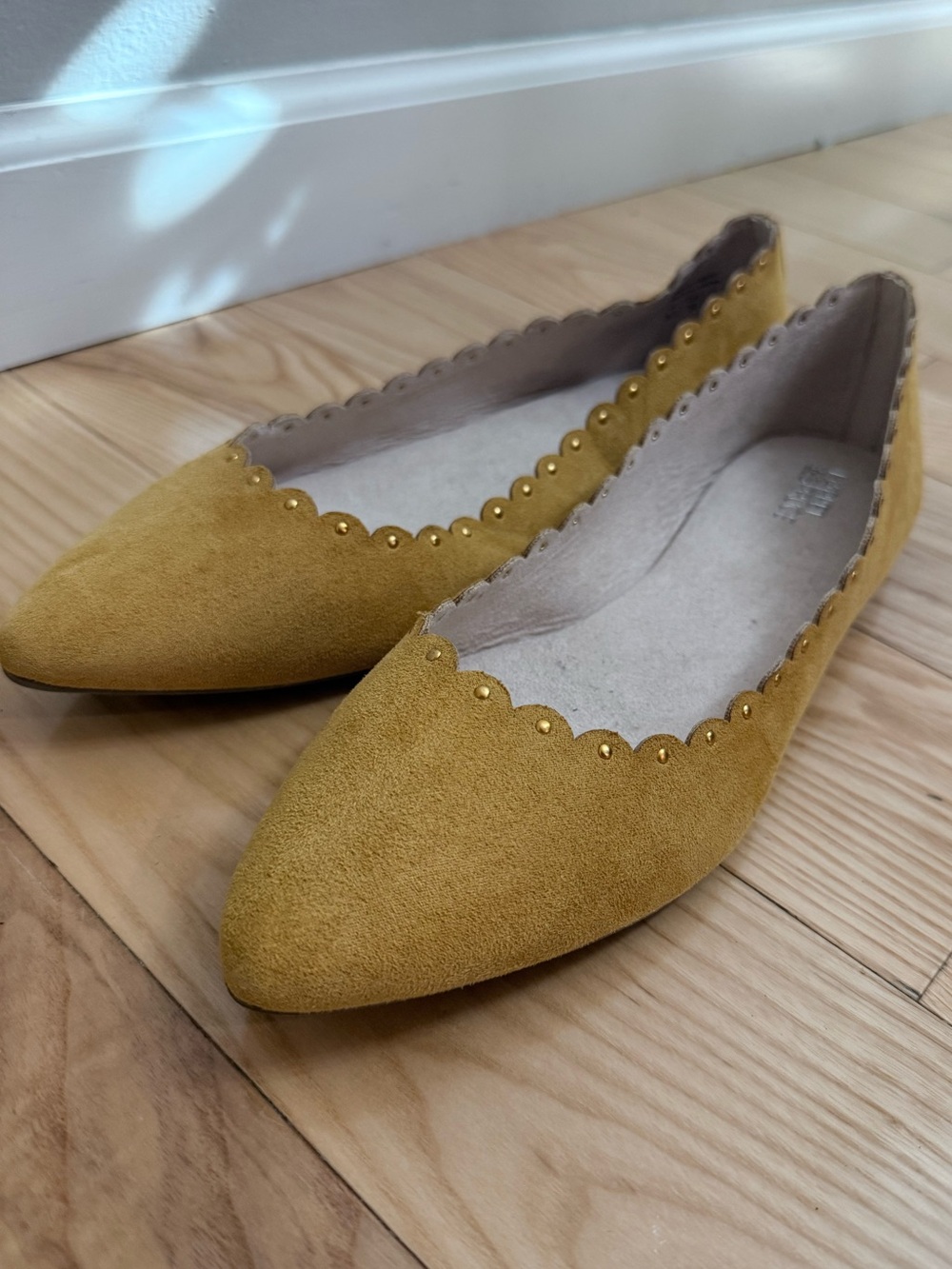 *Never Worn* Market & Spruce Mustard Yellow Scalloped Pointed-Toe Flats Size 8.5